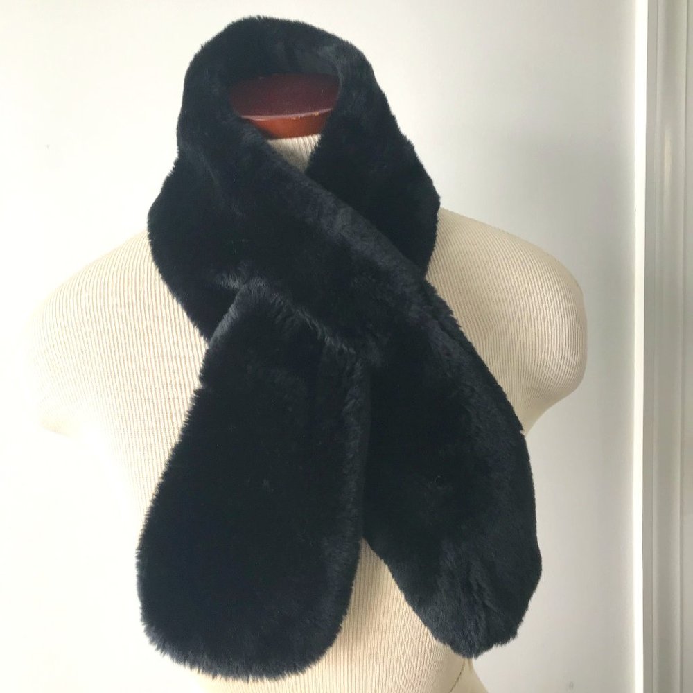 NWOT Faux fur pull-thru scarf